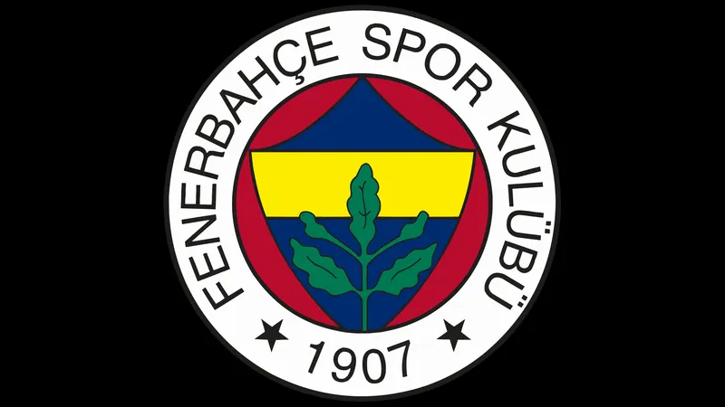 Cầu thủ Fenerbahce vượt qua phòng ngự của FCSB Cầu thủ Fenerbahce vượt qua phòng ngự của FCSB